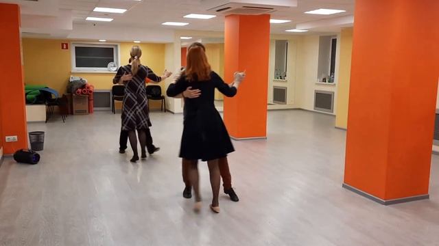 Уанстеп (onestep) на уроке по салонным танца 12.04.21 смотреть онлайн