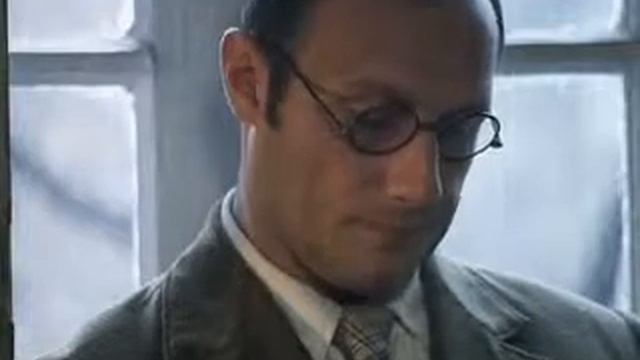 А что я могу? Вагон бронированный, пулемет. Два! 50 человек. Что, мало? Так нет же больше! смотреть онлайн