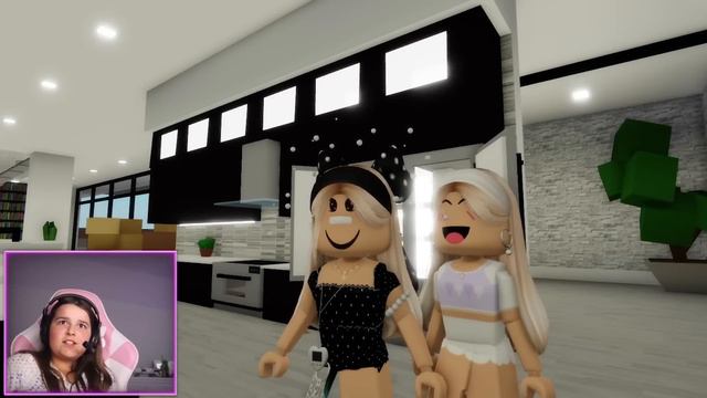 WE MOVED INTO A CREEPY MANSION! *brookhaven Roleplay*