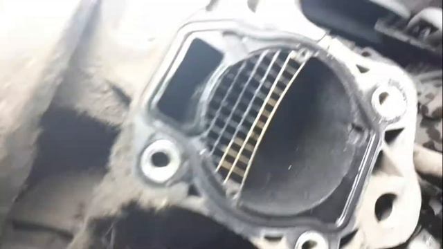 Toyota Camry 2AZ-FE объемом 2.4 литра, плавают обороты, временами глохнет.