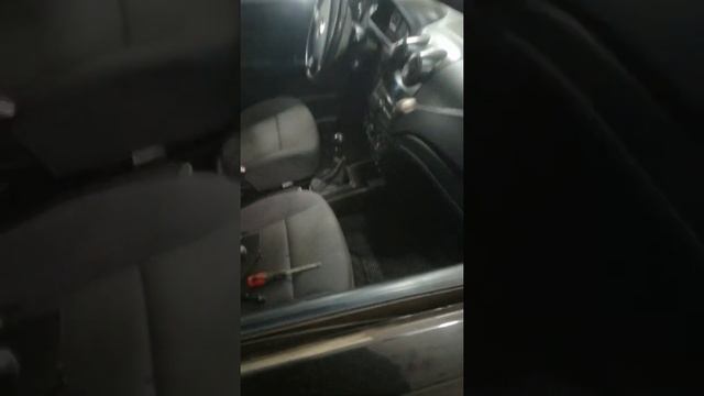 Ремонт дверей: снятие обшивки и замена ручек