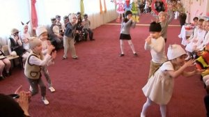 Танец "Семеро козлят" утренник в детском садике
