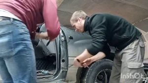 замена дверных петель на toyota land cruiser 100 часть 1