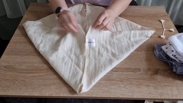 How To Use a Muslin Square as a Newborn Nappy | 3 EASY Muslin Folds Tutorial | Peanut and Poppet смотреть онлайн