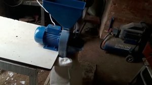 Обзор зернодробилки Зубр - 2С. Мои покупки