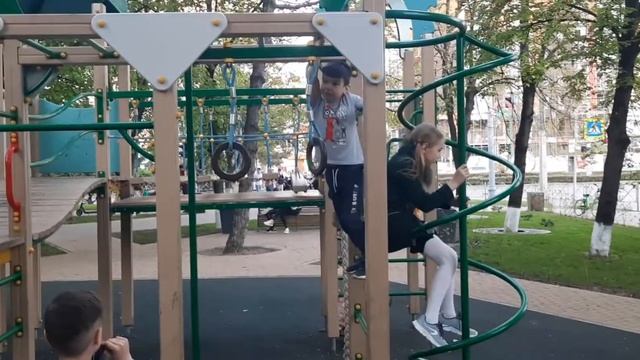 ТРЕНИРОВКА , СПАРРИНГ И ПРОГУЛКА ПО ФЕСТЕВАЛЬНОМУ СКВЕРУ . смотреть онлайн