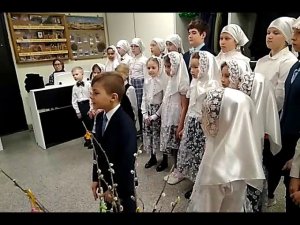 хор детской воскресной школы порадовал гостей пасхальными песнями, 3 мая 2019г