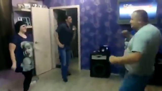 В гостях у друзей, за день до концерта в Карасуке, 31.07.2015 смотреть онлайн