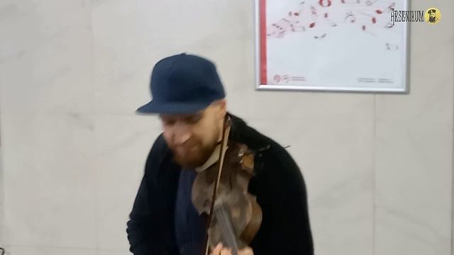 «Кто пойдет по следу одинокому?» — музыка Цоя в подземном переходе смотреть онлайн