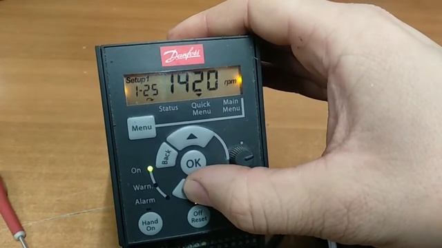 Настройка частотного преобразователя Danfoss, Пуск / стоп мотора в ручном режиме.