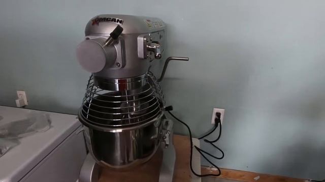 OMCAN 10 QT PLANETARY MIXER I UNBOXING & REVIEW смотреть онлайн