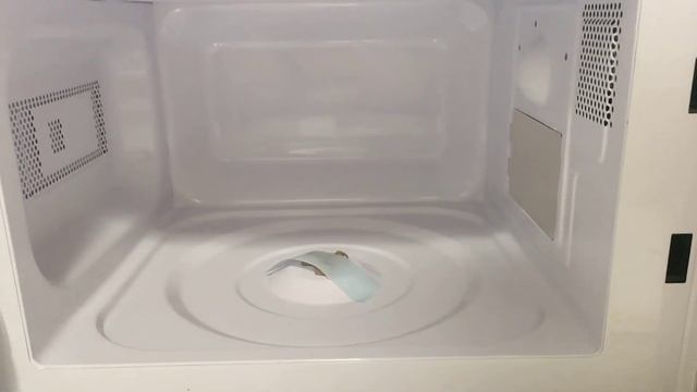 Распаковка — Микроволновая печь Maunfeld MFSMO.20.7SGW смотреть онлайн