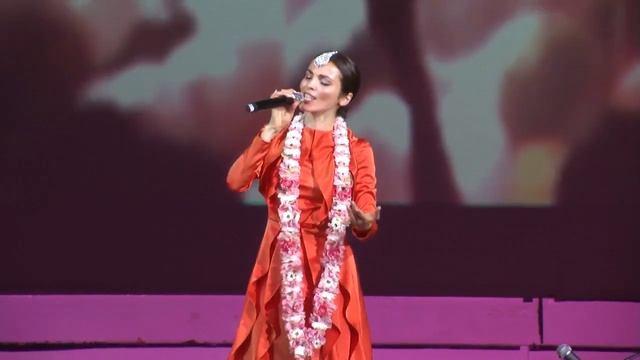 Sati Kazanova / Сати Казанова - Hare Krishna Mantra - Janmastami - Moscow 15.08.2017 смотреть онлайн