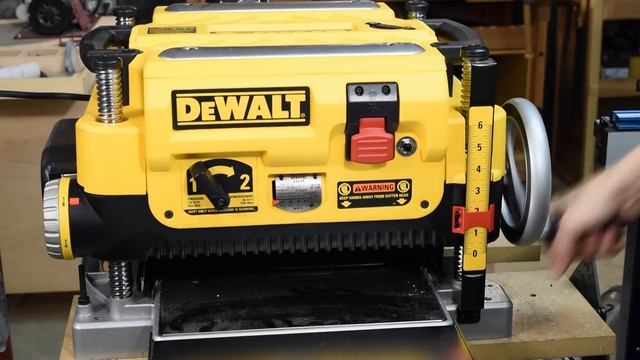 Лучший в мире настольный рейсмус DeWALT DW735 / Best Benchtop Thickness Planer смотреть онлайн