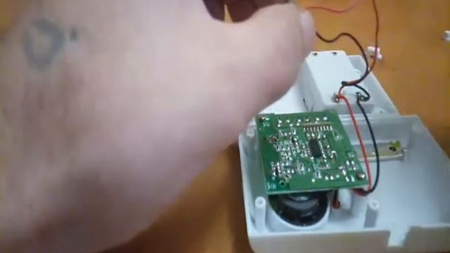 Как из безпроводного дверног звонка 3вольта сделать проводной!!! смотреть онлайн