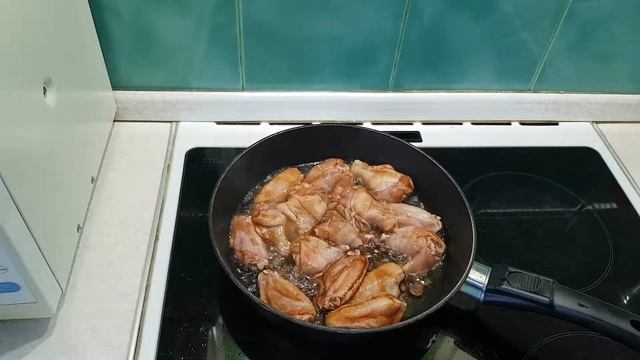 КУРИНЫЕ КРЫЛЫШКИ ПАЛЬЧИКИ ОБЛИЖЕШЬ смотреть онлайн