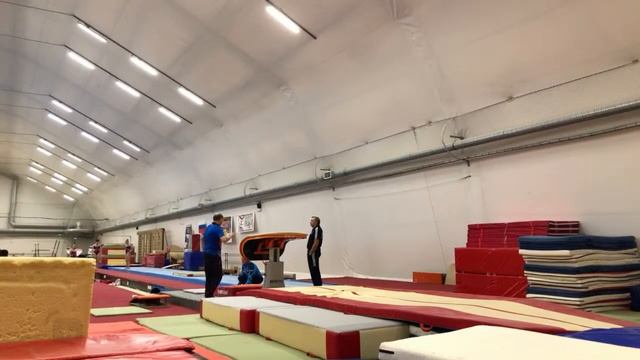 Первенство СПб (опорный прыжок) смотреть онлайн