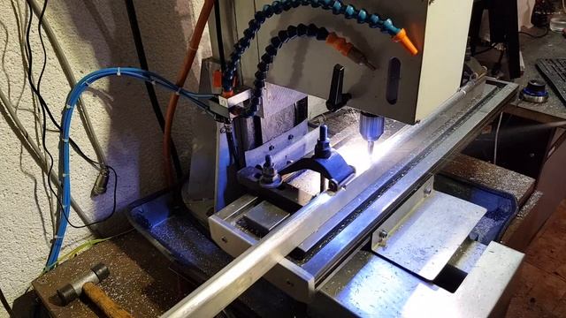 JMC IHSV57 Integrated Servo motors on Bf20 first milling. смотреть онлайн