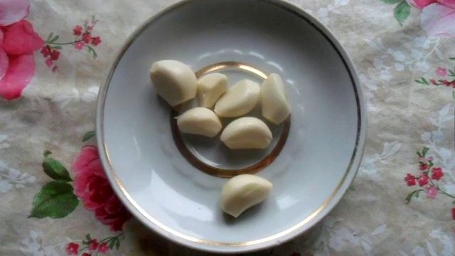 Свекольный салат с чесноком смотреть онлайн