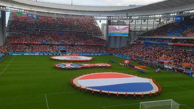 Фантастическое исполнение гимнов Франции и Перу на матче в Екатеринбурге смотреть онлайн