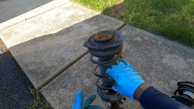 2007-2011 Nissan Versa Front Shock/Strut Assembly Replacement смотреть онлайн