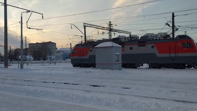 Электровоз ЭП1М-488 следует из-под поезда №121 Пенза - Москва смотреть онлайн