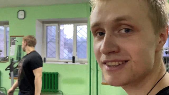 САМАЯ ОБЫЧНАЯ ТРЕНИРОВКА В ЗАЛЕ смотреть онлайн