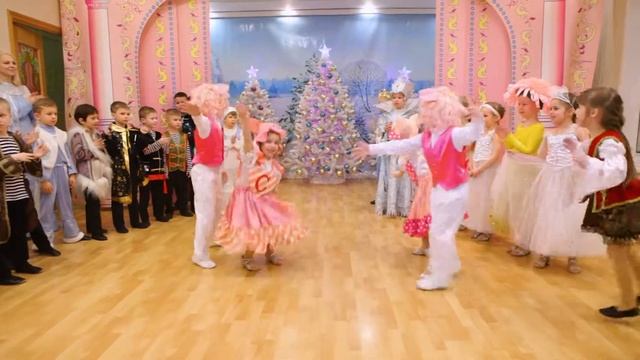 Танец новогодних поросят. С новым 2019 годом. смотреть онлайн