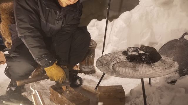 キャンプ 雪中キャンプ 大雪に埋もれる秘密基地 雪かき 冬キャンプ 明野高原キャンプ場 смотреть онлайн