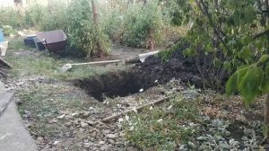 Как вырыть яму под уличный туалет на даче? Детальное видео