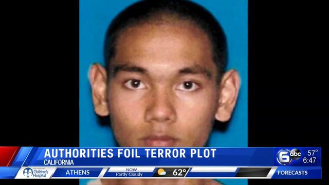 Police, FBI thwart Army veteran's plan to bomb Nazi rally смотреть онлайн