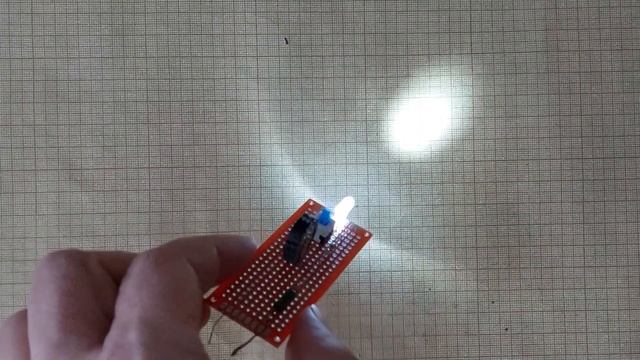 Забудьте про батарейки. Этот фонарь заряжается мгновенно и светит часами Flashlight With Fast Charg смотреть онлайн