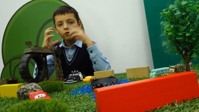 Видео для мальчиков. Гонки! Молния Маквин против Шторма смотреть онлайн