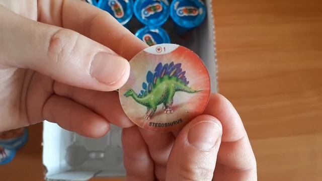 OZMO. Открываю вафельные рожки, ищу фишки с динозаврами и дарю их подписчикам. смотреть онлайн