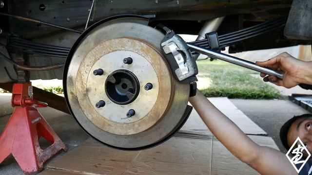 Finishing the Rear End: New Ford Performance Differential Cover! смотреть онлайн