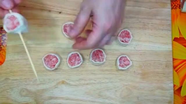 Шашлычки из двух ингредиентов. Two- ingredient kebabs . Закуска из слоёного теста и фарша. смотреть онлайн