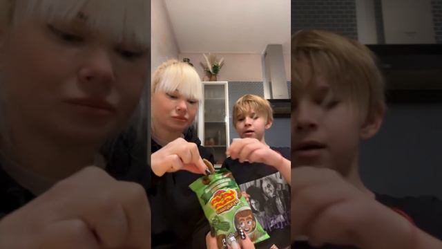 А4 или ПАЦАНЫ ⁉️🤗 #а4 #тикток #love #мем #tiktok #рофл #пранк #приколы #funny #прикол #art смотреть онлайн