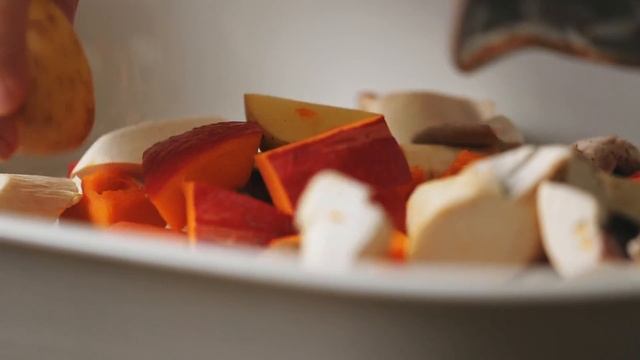 Ofengemüse mit Kräuter-Marinade, Wildkräutersalat & Büffelmozzarella смотреть онлайн