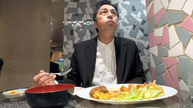 池袋で一人ランチを食べながら無駄話をする【東京グルメ】 смотреть онлайн