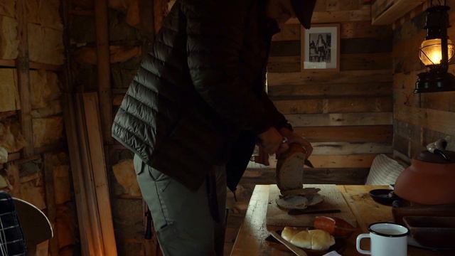 Slow life, repairs, fill gaps, potatoes | Building a log cabin out of pallets | Off-Grid series ep1 смотреть онлайн