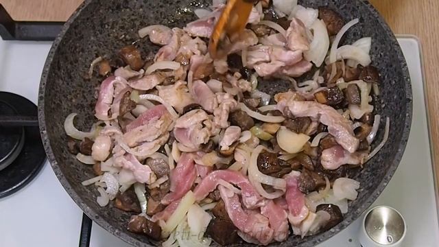 Свинина с Грибами Под Шубой — Запекаем без Духовки на Сковороде смотреть онлайн