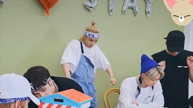 Hyunjin (feat. Han) dance to “Going Dumb (With Stray Kids)" смотреть онлайн