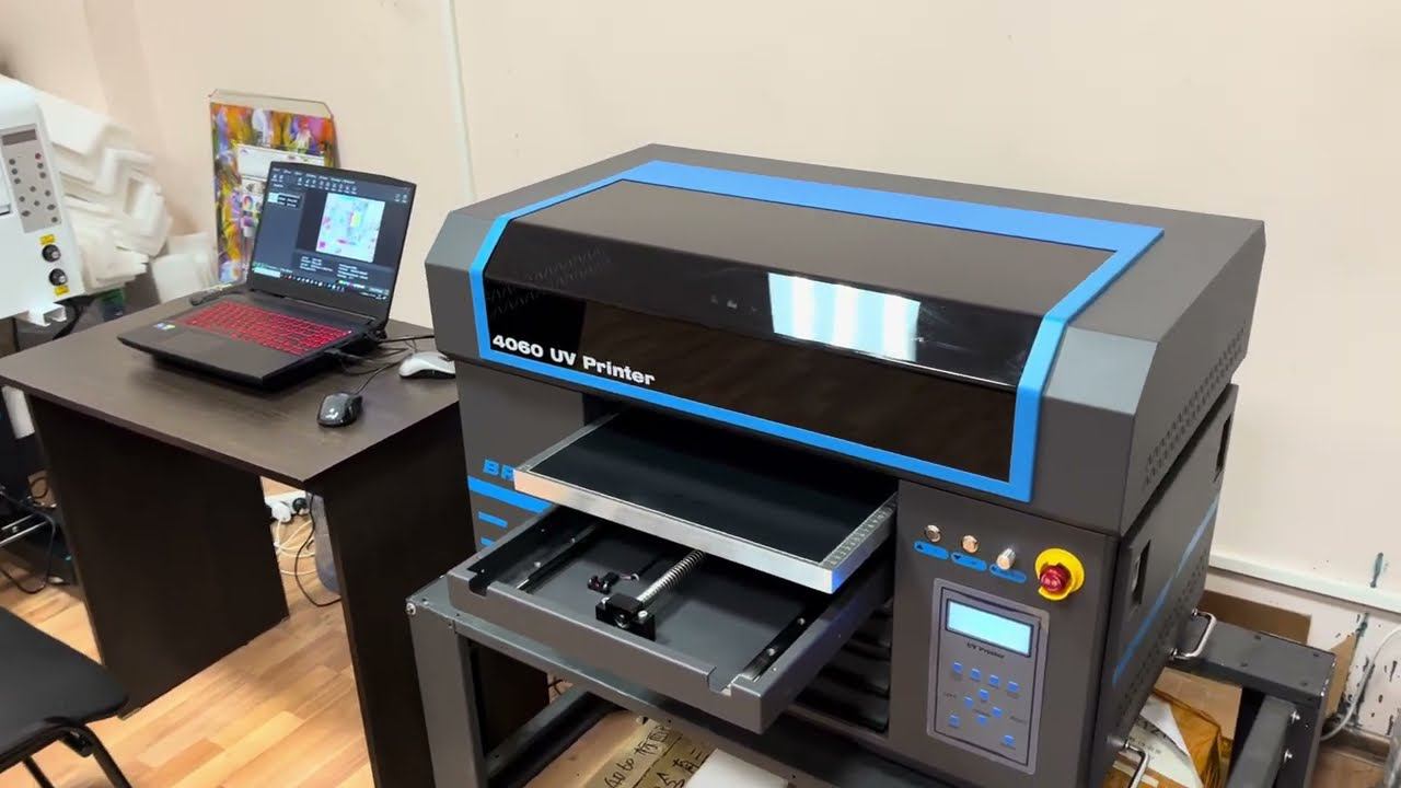УФ принтер FS-4060uv-xp600 с печатающими головками Epson XP600 печать с лаком на черной пленке смотреть онлайн