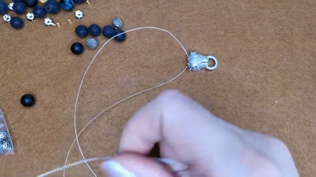 Как прикрепить кисть, сборка бус смотреть онлайн