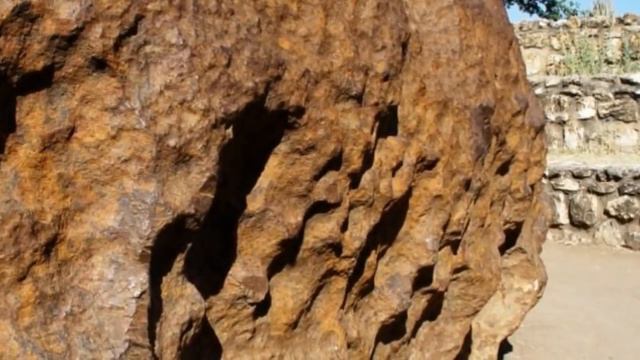 World’s Largest Meteorite Weights Over 100K Pounds But No One Knows Where It Came From смотреть онлайн