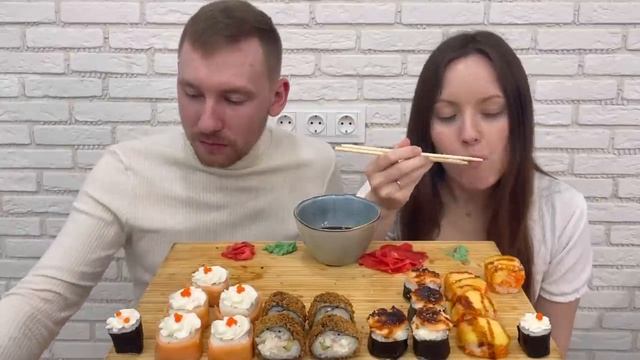 МУКБАНГ РОЛЛЫ ФИЛАДЕЛЬФИЯ ЗАПЕЧЁННЫЕ С КУРИЦЕЙ СУШИ MUKBANG ROLLS PHILADELPHIA денежный конкурс смотреть онлайн
