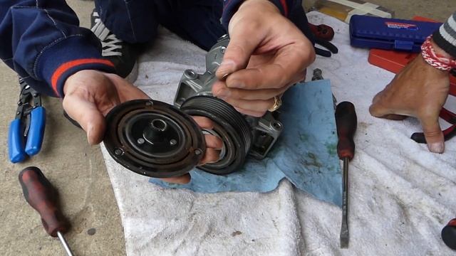 CHEVROLET CRUZE SONIC AC COMPRESSOR CLUTCH REPLACEMENT. AC NOT WORKING FIX смотреть онлайн
