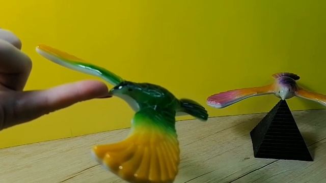 Балансирующая птица. В чем секрет?! Досмотри до конца) смотреть онлайн