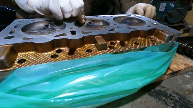 Chrysler grand Voyager 3.3 Часть 3 продолжаем ремонт , ГБЦ с плеч , смотрим дальше ))) смотреть онлайн