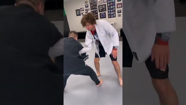 Бразильское Джиу джитсу узел в стойке смотреть онлайн